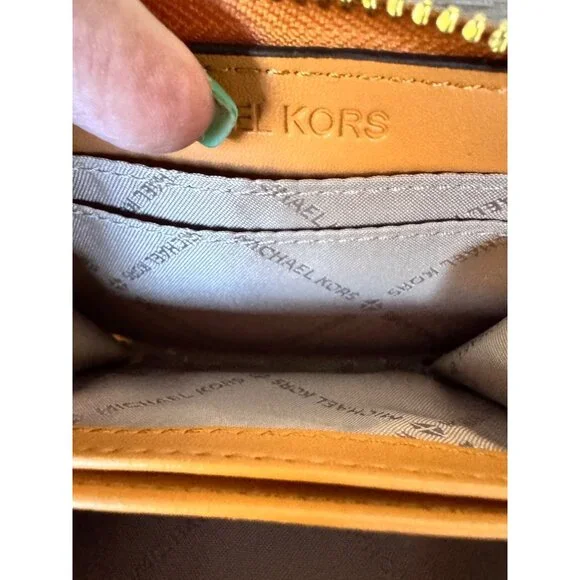 Michael Kors Leather Snake Embossed Compact Wallet With Zip Closure & Card Slots - Picture 4 of 4